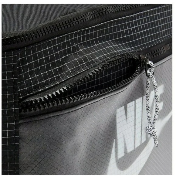 Nike - Picture 4 of 6